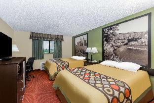 Grinnell Hotel | Budget-Friendly Super 8 by Wyndham Grinnell IA with Pool