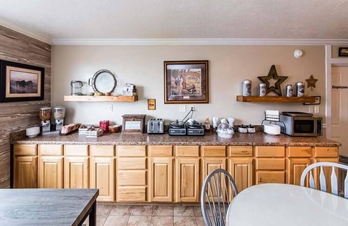 Tremonton Hotel | Western Inn