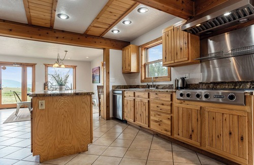 Eagle Nest House | Inviting Retreat Center on 100+ Acre Ranch, Sleeps 30