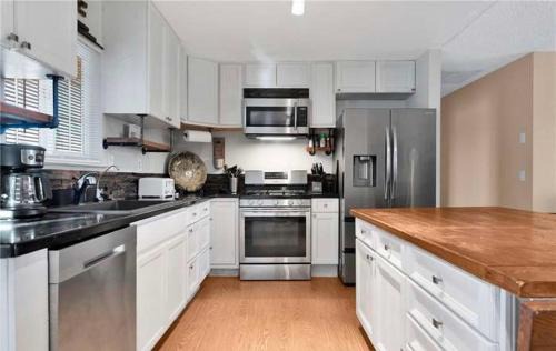 Apple Valley House | Western style pool home, 4 bedroom and large yard