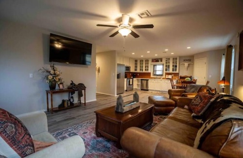 Hoyt House | Experience Western Charm Near Eufaula Lake in Warner!