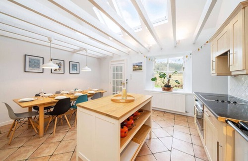 Huntly House | Westerpark Countryside Cottage: Family & Pet-Friendly Retreat