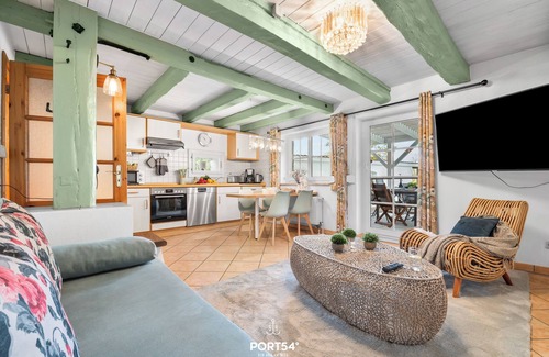 Delve Apartment | Westerweide: Pet-Friendly Retreat with Fitness & Terrace