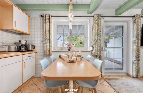 Delve Apartment | Westerweide: Pet-Friendly Retreat with Fitness & Terrace