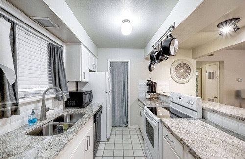 Tarrytown Condo | Explore Westfield Wonder in Historic Tarrytown Neighborhood