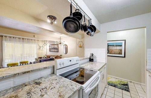 Tarrytown Condo | Explore Westfield Wonder in Historic Tarrytown Neighborhood