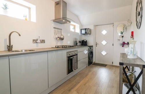 Launceston Cottage | Experience WESTFIELDS with Garden and Breakfast in Launceston