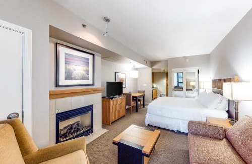 Mammoth Lakes Hotel | Enjoy the Comfort of Westin 617 with Pool & Hot Tub