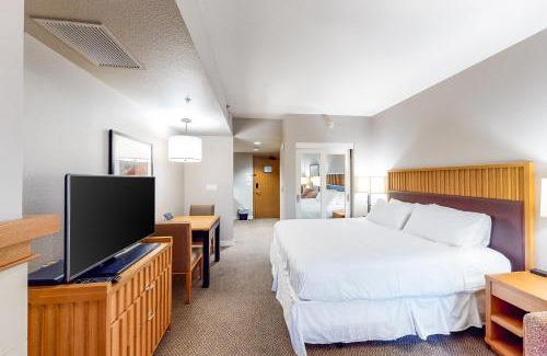 Mammoth Lakes Hotel | Enjoy the Comfort of Westin 617 with Pool & Hot Tub