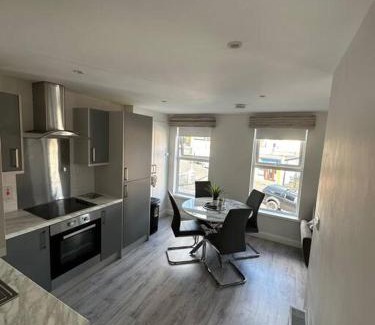 Bogside Apartment | Modern Westland Suites: Central Child-Friendly Apartments