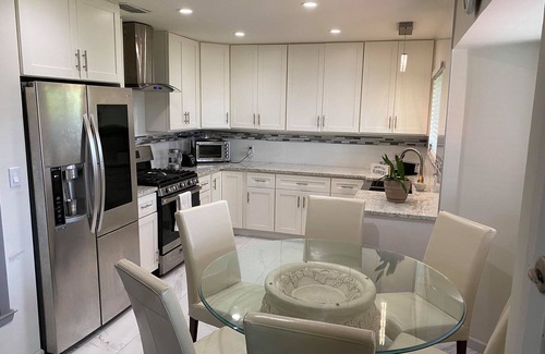 Pioneer Crossing House | Convenient Westlake Duplex Near Downtown & Barton Springs