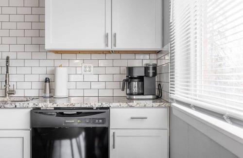 Westlake Apartment | Cozy Westlake Escape Apartment with Pet-Friendly Amenities