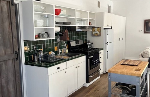 Thousand Oaks House | Westlake Village Cozy Country Guest Cottage with Pool & Ocean View