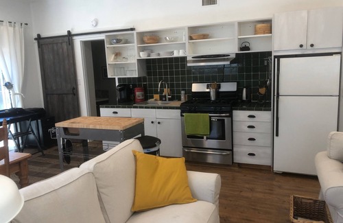 Thousand Oaks House | Westlake Village Cozy Country Guest Cottage with Pool & Ocean View