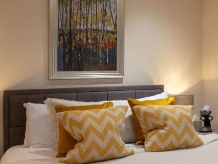Vincent Square Apartment | Elegant Westminster 1-Bed Apartment with Inviting Terrace