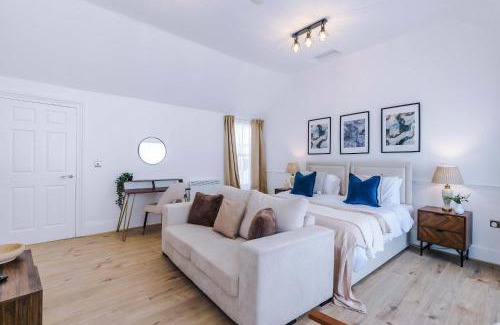 Hull Old Town Apartment | Westminster House Studio - By Assured Stays