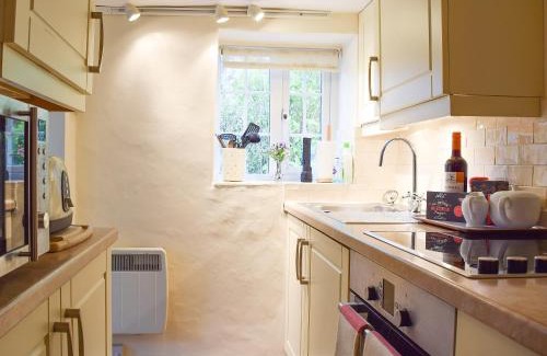 Abingdon House | Cozy Westover Cottage: Pet & Child-Friendly Retreat