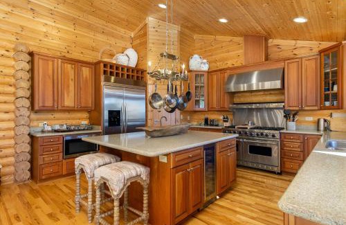 Old Fort House | Pet-Friendly Retreat at Westover Lodge for Families