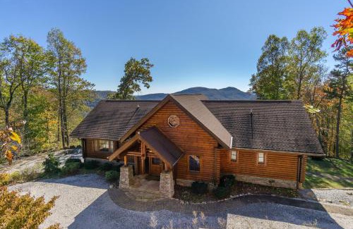 Old Fort House | Pet-Friendly Retreat at Westover Lodge for Families