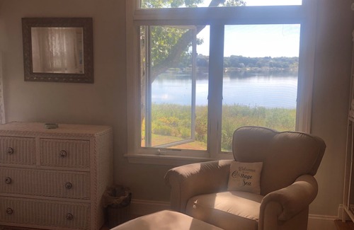 Westport Cottage | Waterfront Cottage in Westport: Walk to Vineyard, Ocean View