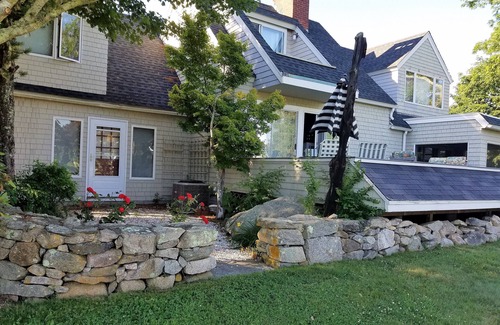 Adamsville House | Westport MA: Prime Location for Historic Day Trips & Amenities