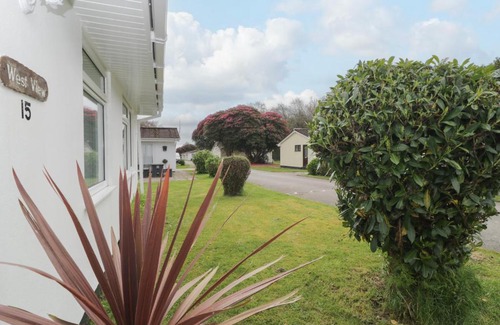 Liskeard House | Unforgettable Stays at Westview: Pet & Child Friendly!