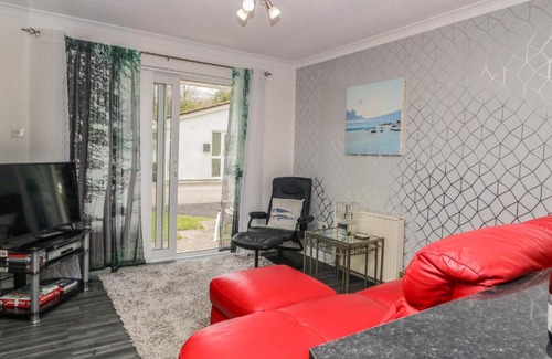 Liskeard House | Unforgettable Stays at Westview: Pet & Child Friendly!