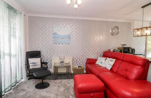 Liskeard House | Unforgettable Stays at Westview: Pet & Child Friendly!
