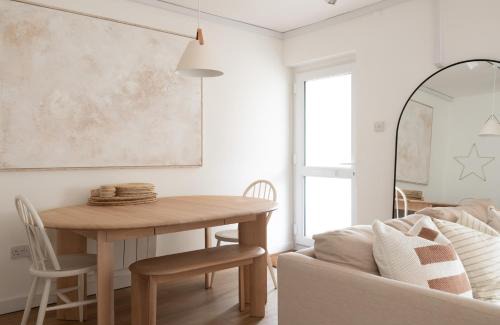 Trebetherick House | Discover Westward 8: Family-Friendly Retreat with High Ratings