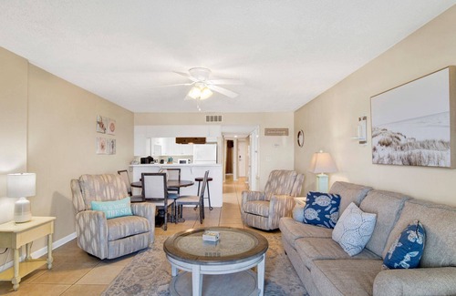 Gulf Shores Condo | Westwind 202: Oceanfront Pool & Daily Free Activities Await