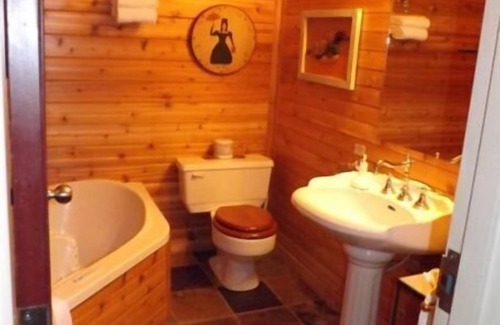 Buckhorn Hotel | Relaxing Oceanfront Escape at Westwind Inn on the Lake