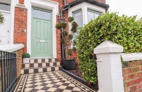 Lytham St. Anne's House | Top-Rated Family-Friendly Stay at Westwood House