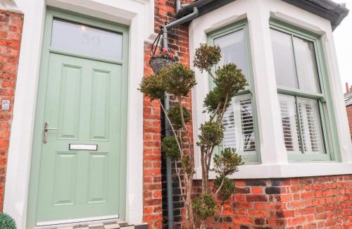 Lytham St. Anne's House | Top-Rated Family-Friendly Stay at Westwood House