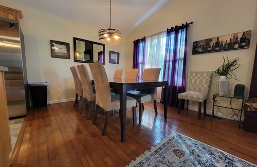 Walnut Grove House | Westy Escape: Ideal for Families with Bar, BBQ & FirePit