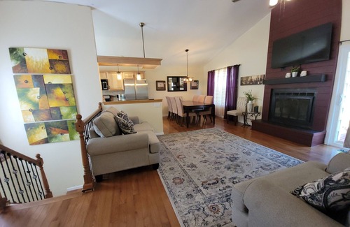 Walnut Grove House | Westy Escape: Ideal for Families with Bar, BBQ & FirePit