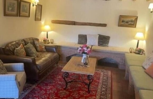 Weston under Wetherley House | Discover Wethele Manor: Family-Friendly Stay with Breakfast