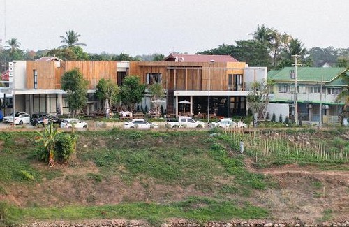 Nan Hotel | Discover Wevari Heritage: Rated 9/10 with Hot Tub & Dining