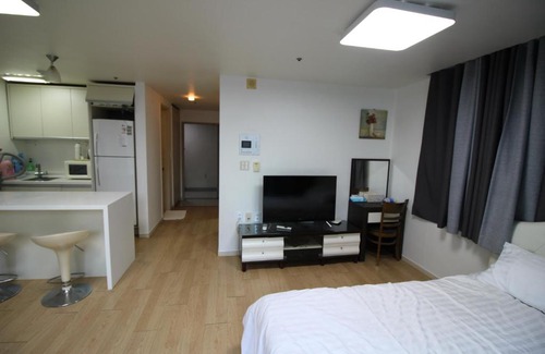 COEX Apartment | Welcoming Weve House: Accessible Comfort with Top Reviews