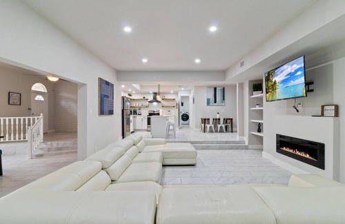 Whispering Oaks House | Welcome to Our 7 Bedroom Home with Breakfast & Family Amenities