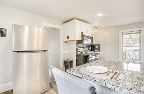 Weymouth Apartment | Weymouth Apartment: Oceanfront Comfort Near Beaches!