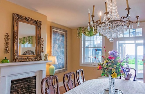 Natchez Bed & Breakfast | Welcoming Weymouth Hall: Pet-Friendly & Poolside Retreat