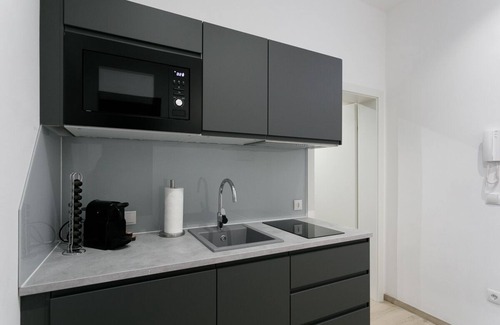 Funfhaus Apartment | Eco-Friendly WF-Apartment Steps from Westbahnhof Station