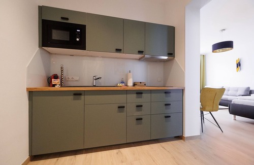 Funfhaus Apartment | Modern WF-Apartment Near Westbahnhof with Pool & Breakfast