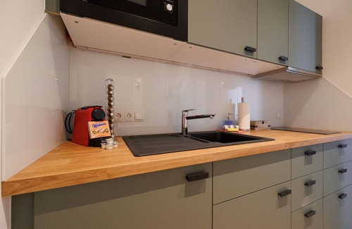 Funfhaus Apartment | Modern WF-Apartment Near Westbahnhof with Pool & Breakfast
