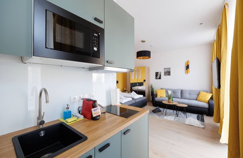 Funfhaus Apartment | Eco-Friendly WF-Apartment Steps from Westbahnhof