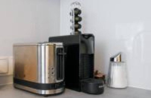 Funfhaus Apartment | Eco-Friendly WF-Apartment Steps from Westbahnhof