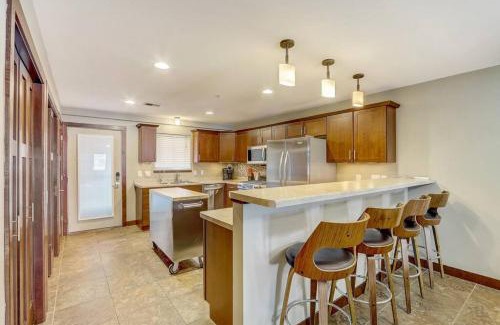 Lake Delton House | Lakefront View Retreat for Adults & Families with Pool Access