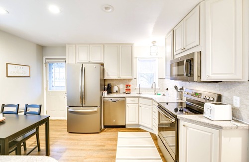Dearborn House | Pet-Friendly Work Retreat in Dearborn with Top Amenities