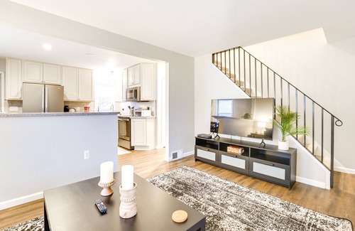 Dearborn House | Pet-Friendly Work Retreat in Dearborn with Top Amenities