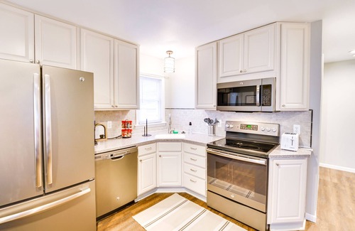 Dearborn House | Pet-Friendly Work Retreat in Dearborn with Top Amenities